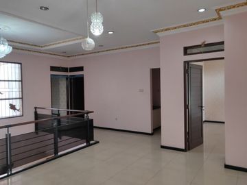 dijual rumah 2 lantai minimalisbagus cantik Batununggal Bandung dekat tol