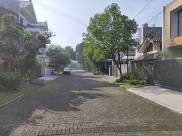 dijual rumah 2 lantai minimalisbagus cantik Batununggal Bandung dekat tol