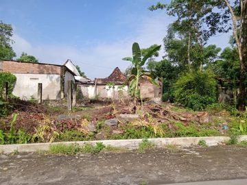 Tanah Dijual Luas 167 m2 hanya 100 Meter Dari Jl Prambanan-Manisrenggo