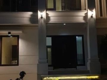 DIJUAL UNIT VILLA DESAIN ELEGAN NAN MEWAH 2 LANTAI