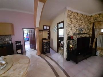 5 Bedroom House for sale