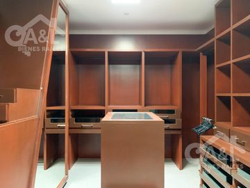 Residencia en Venta en Fraccionamiento Loma Esmeralda  Animas