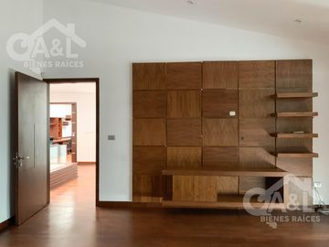 Residencia en Venta en Fraccionamiento Loma Esmeralda  Animas