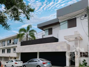 Residencia en Venta en Fraccionamiento Loma Esmeralda  Animas