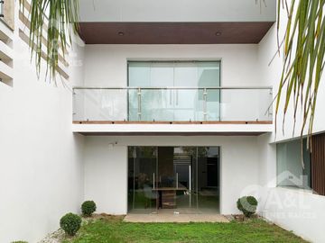 Residencia en Venta en Fraccionamiento Loma Esmeralda  Animas