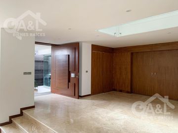 Residencia en Venta en Fraccionamiento Loma Esmeralda  Animas