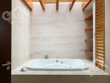 Residencia en Venta en Fraccionamiento Loma Esmeralda  Animas