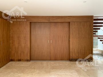 Residencia en Venta en Fraccionamiento Loma Esmeralda  Animas
