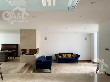 Residencia en Venta en Fraccionamiento Loma Esmeralda  Animas