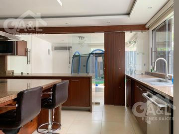 Residencia en Venta en Fraccionamiento Loma Esmeralda  Animas