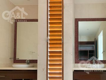 Residencia en Venta en Fraccionamiento Loma Esmeralda  Animas