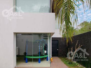 Residencia en Venta en Fraccionamiento Loma Esmeralda  Animas