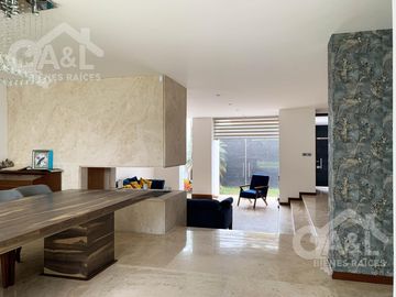 Residencia en Venta en Fraccionamiento Loma Esmeralda  Animas