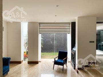 Residencia en Venta en Fraccionamiento Loma Esmeralda  Animas