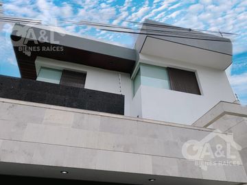 Residencia en Venta en Fraccionamiento Loma Esmeralda  Animas