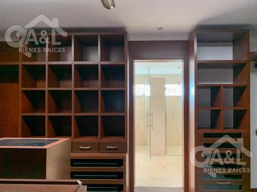 Residencia en Venta en Fraccionamiento Loma Esmeralda  Animas