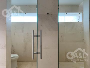 Residencia en Venta en Fraccionamiento Loma Esmeralda  Animas
