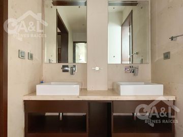 Residencia en Venta en Fraccionamiento Loma Esmeralda  Animas