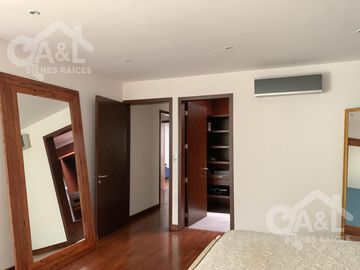 Residencia en Venta en Fraccionamiento Loma Esmeralda  Animas