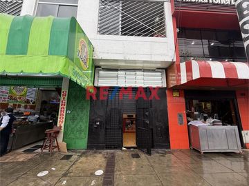 📍 ¡Oportunidad única para inversionistas y emprendedores! 🏢

🔑 Se vende estratégico local comercial situado en Av. Universitaria 2764, en el dinámic