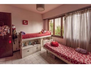 Chalet 4 Amb. + amplio parque, quincho piscina y cancha paddle