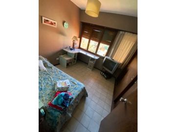 Chalet 4 Amb. + amplio parque, quincho piscina y cancha paddle