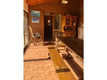 Chalet 4 Amb. + amplio parque, quincho piscina y cancha paddle