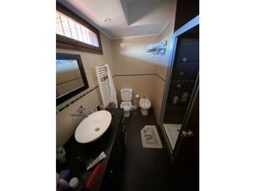 Chalet 4 Amb. + amplio parque, quincho piscina y cancha paddle