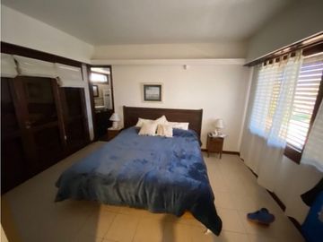Chalet 4 Amb. + amplio parque, quincho piscina y cancha paddle