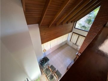 Chalet 4 Amb. + amplio parque, quincho piscina y cancha paddle