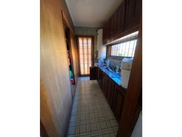 Chalet 4 Amb. + amplio parque, quincho piscina y cancha paddle