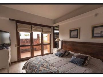 Chalet 4 Amb. + amplio parque, quincho piscina y cancha paddle