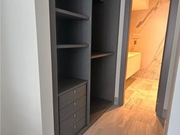 Alquiler/Venta de Moderno y Lujoso Apto en Bella Vista (MM)