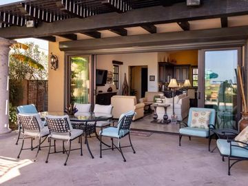 Casa con jardín, jacuzzi, terraza y area de almacenamiento, Pacific ocean, venta