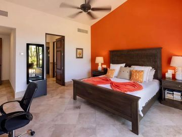 Casa con jardín, jacuzzi, terraza y area de almacenamiento, Pacific ocean, venta