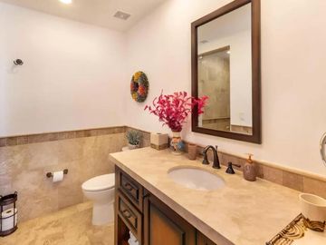 Casa con jardín, jacuzzi, terraza y area de almacenamiento, Pacific ocean, venta