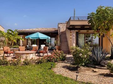 Casa con jardín, jacuzzi, terraza y area de almacenamiento, Pacific ocean, venta
