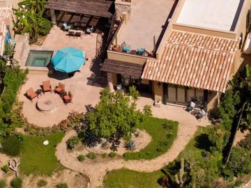 Casa con jardín, jacuzzi, terraza y area de almacenamiento, Pacific ocean, venta