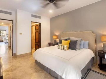 Casa con jardín, jacuzzi, terraza y area de almacenamiento, Pacific ocean, venta