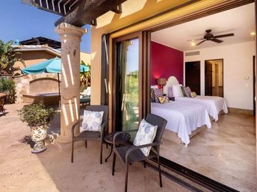 Casa con jardín, jacuzzi, terraza y area de almacenamiento, Pacific ocean, venta
