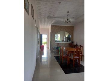 VENDO CASA CON DERECHO POSESORIO GUALACA