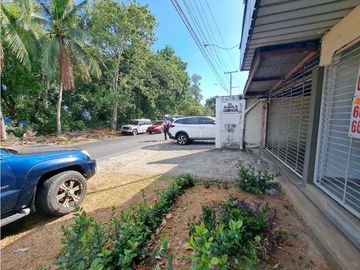 EN DOLEGUITA FINCA QUE ABARCA ESQUINA