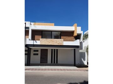 Casa 4 recámaras, entrega inmediada. Cerrada Vigilancia 24/7, El Pueblito