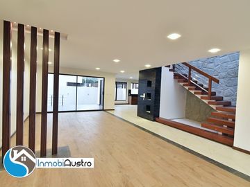Venta de Casa con Acabados de Lujo en Challuabamba