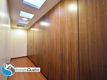 Venta de Casa con Acabados de Lujo en Challuabamba