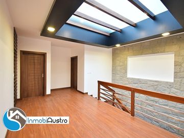 Venta de Casa con Acabados de Lujo en Challuabamba