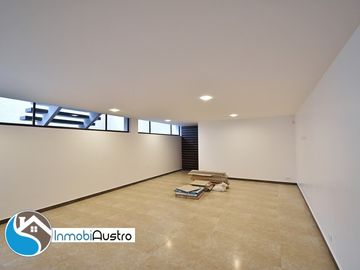 Venta de Casa con Acabados de Lujo en Challuabamba