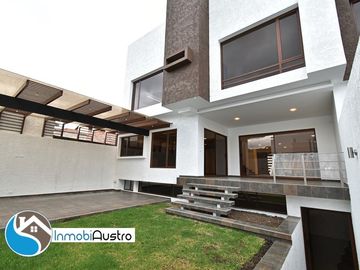 Venta de Casa con Acabados de Lujo en Challuabamba