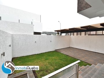 Venta de Casa con Acabados de Lujo en Challuabamba