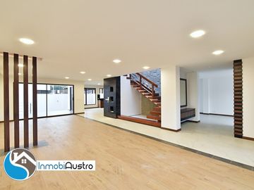 Venta de Casa con Acabados de Lujo en Challuabamba